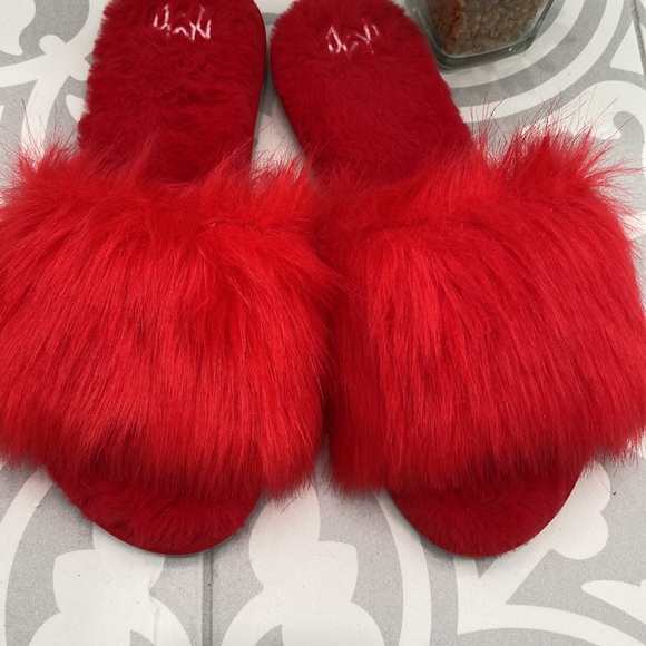 Malvados Red Faux Fur Slumber Slippers - Picture 6 of 6
